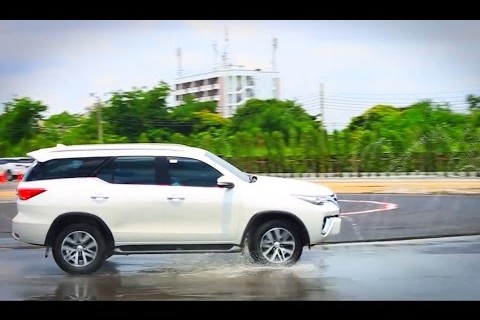 2016 Toyota Fortuner – Test Drive